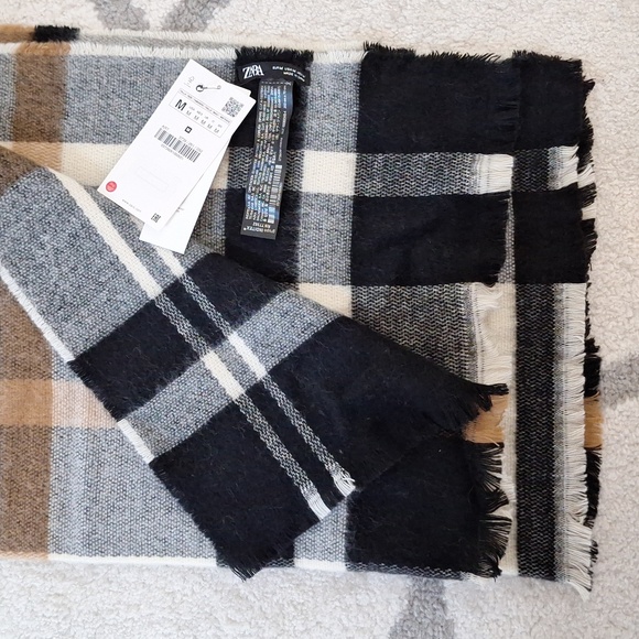 NEW ZARA Knit Scarf - Picture 1 of 8